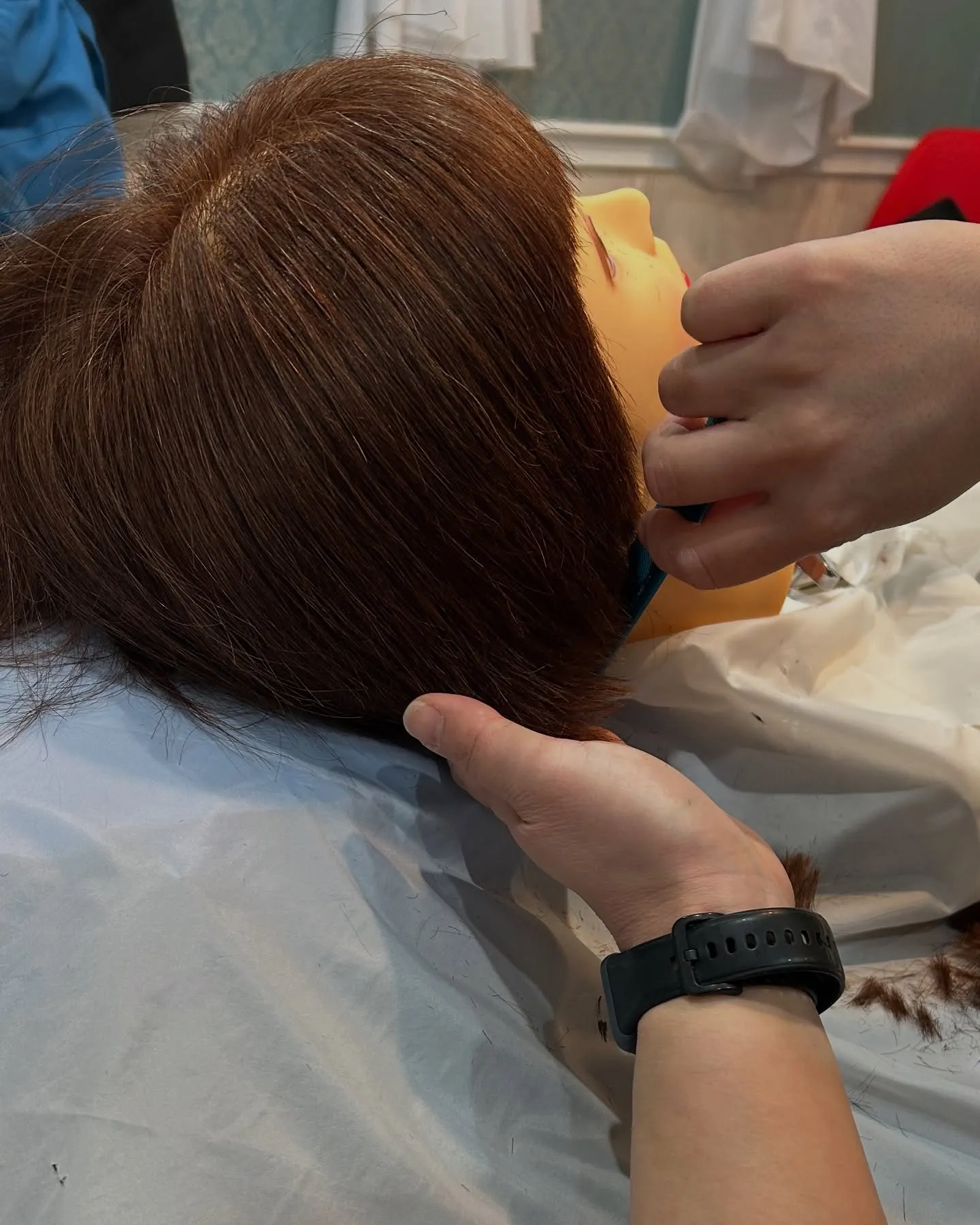 【寝たままカット『ベットカット』練習風景】