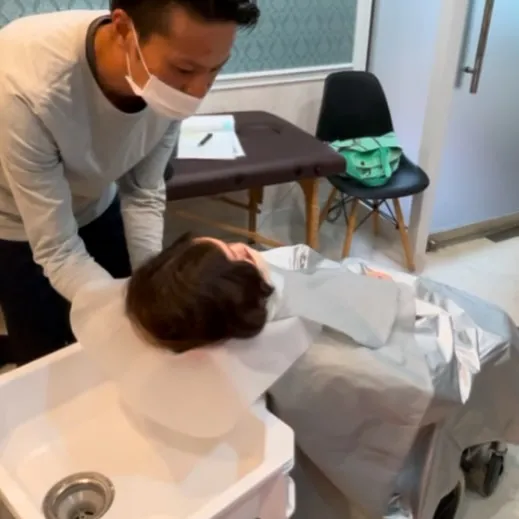 【ホウモンさんのシャンプー（反り返りの姿勢バージョン）】